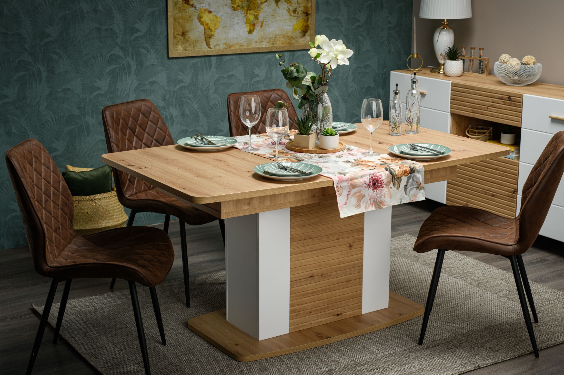 Трпезариски маси и столици